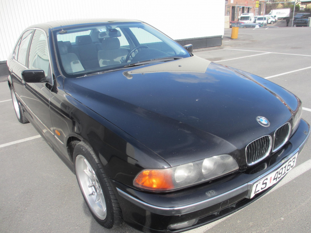 BMW E39 523iA 2,5 170 Hk [1997] {Svart}.jpg