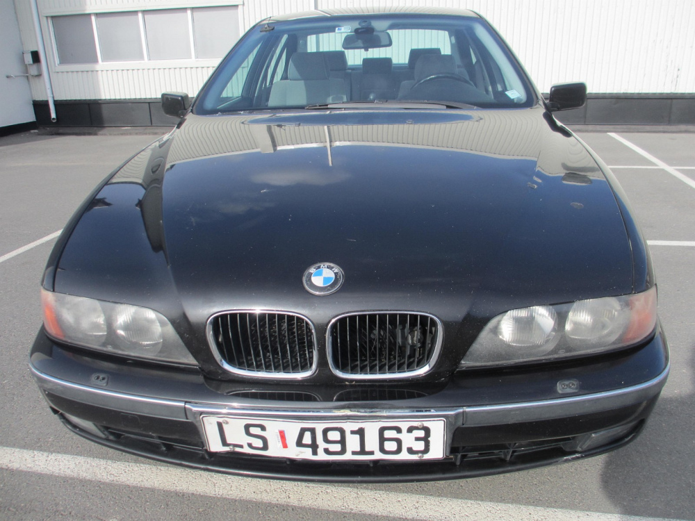 BMW E39 523iA 2,5 170 Hk [1997] {Svart}_(03).jpg