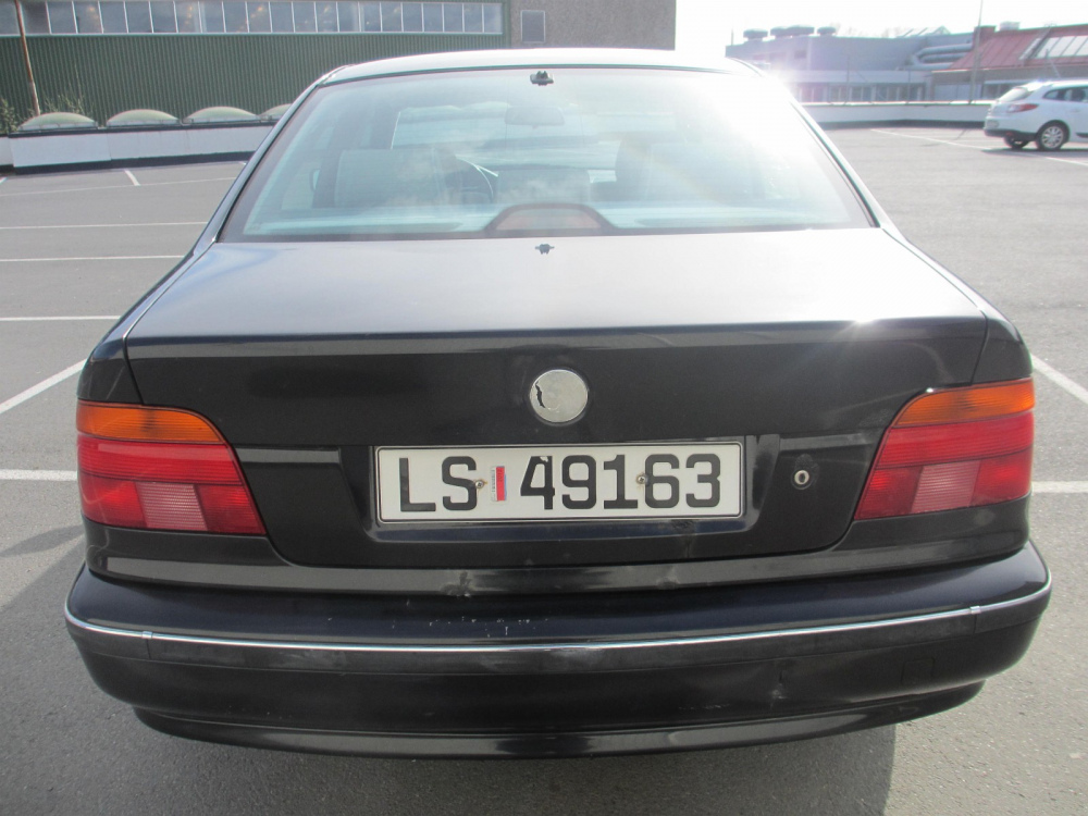 BMW E39 523iA 2,5 170 Hk [1997] {Svart}_(07).jpg