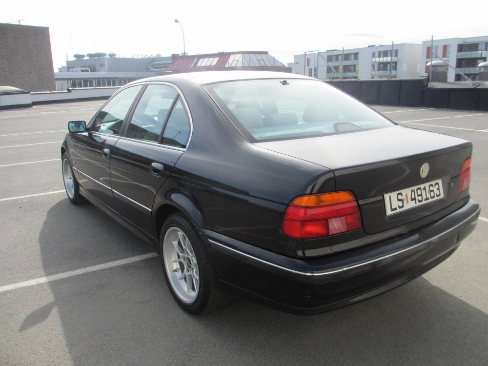 BMW E39 523iA 2,5 170 Hk [1997] {Svart}_(08).jpg