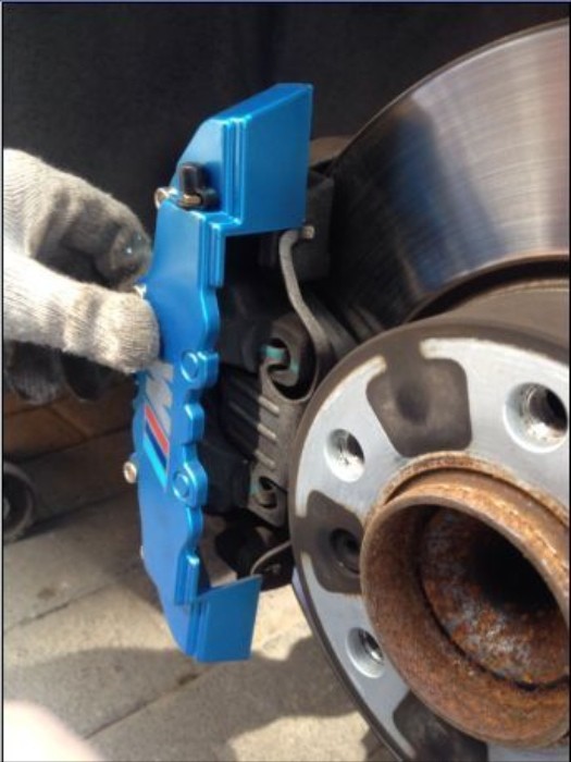 get-fake-bmw-m-brakes-with-these-easy-to-install-caliper-covers-photo-gallery_4.jpg