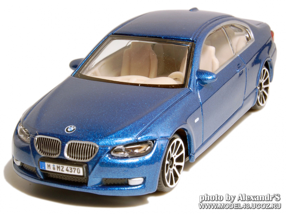 BMW E92 335i 2007 Blue (Burago 18-30137 (Scale 1.43)_03.jpg