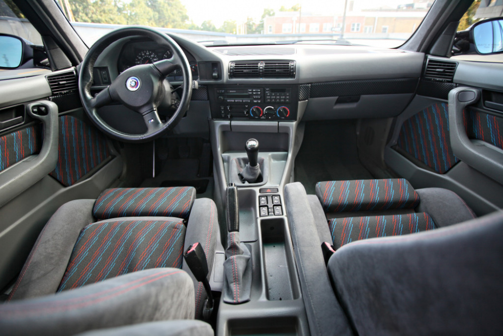 1993-BMW-M5-Interior.thumb.jpg.8c2111d8190df8e338d0b4dcbf76c35c.jpg