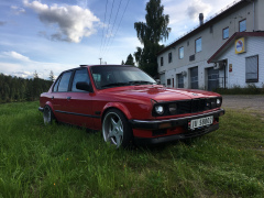 1987_BMW_3-serie_E30_320i_V.1.JPG