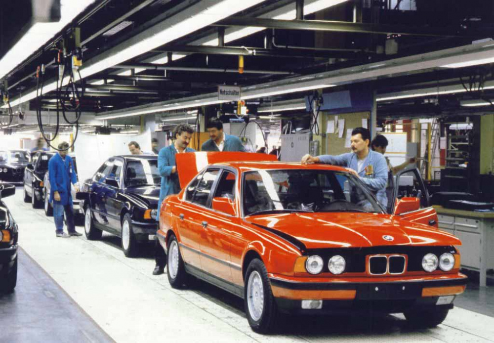 BMW-E34-on-factory-1.jpg