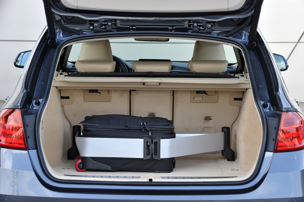 2013-BMW-3-Series-Sports-Wagon-Trunk-View-11.thumb.jpg.ba13781aa7ed9d762b4cbffb7fc72335.jpg