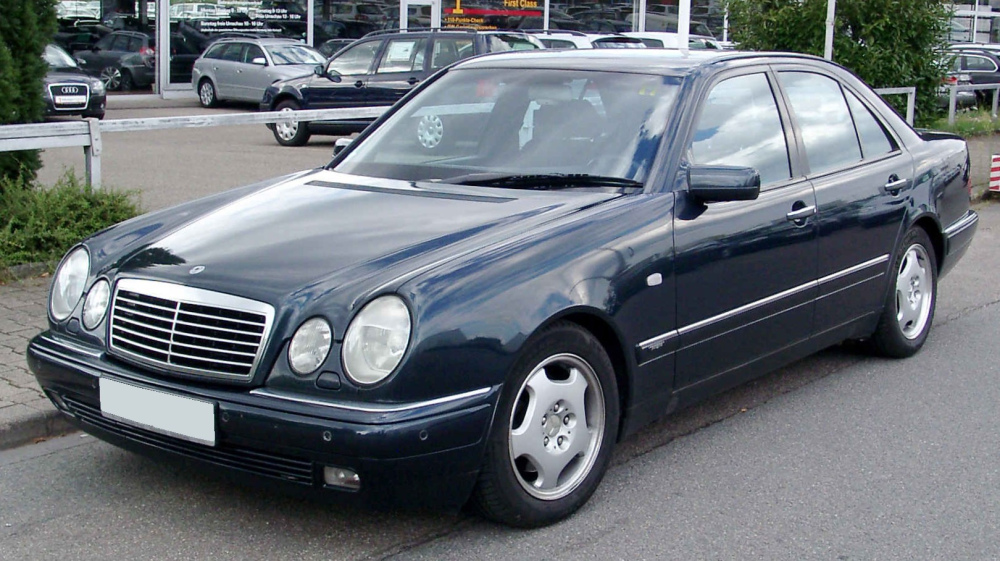 Mercedes-Benz_W210_front_20080809.thumb.jpg.abe430705dda18a3335f11dfaf553bb9.jpg