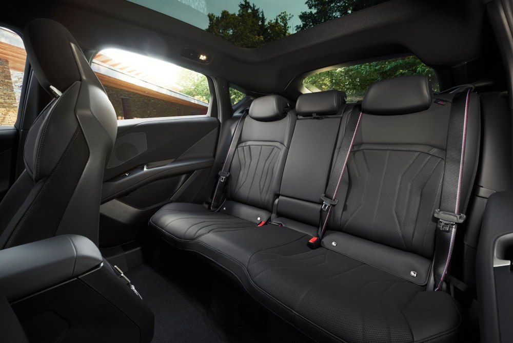 P90655812_lowRes_bmw-ix4-m60-xdrive-i.thumb.jpg.98b8d936ebf8a2d913f6ae8a3687f077.jpg